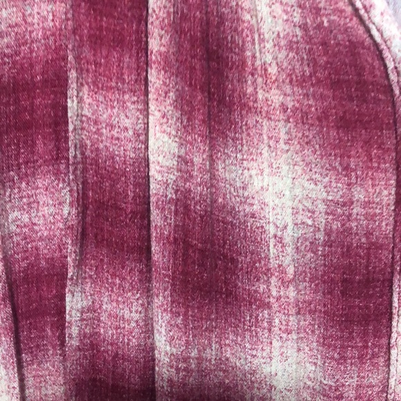 Raspberry blouse - Picture 3 of 3